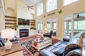 Beautiful Coosawattee River Retreat with Hot Tub!